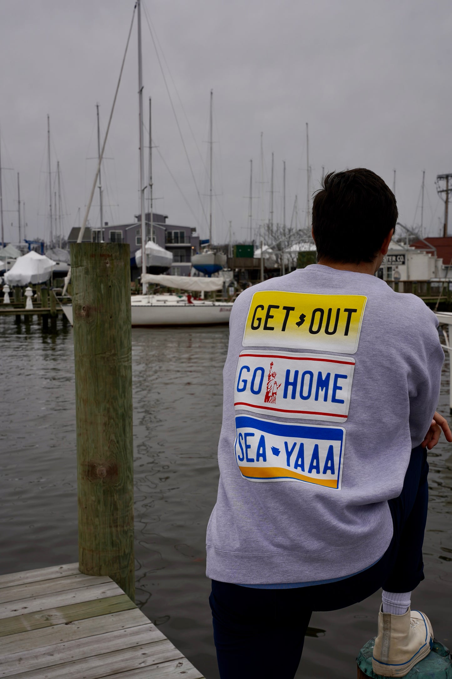 Delaware Beaches Suck Crewneck - Grey